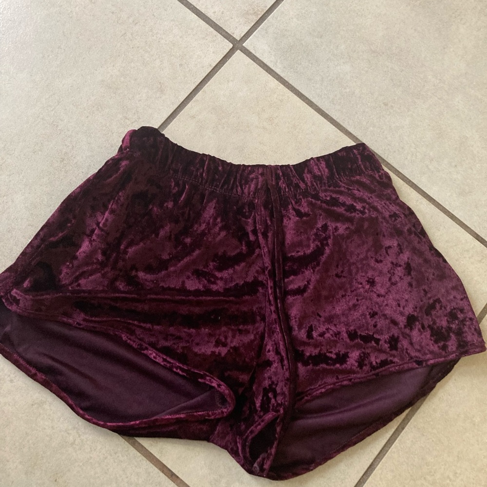 Booty shorts Maroon a size medium